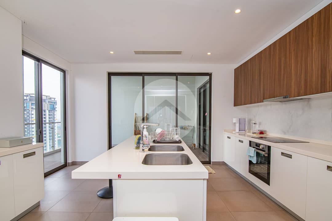 24th Floor Luxury 3 Bedroom For Sale - Embassy Central, Phnom Penh - Image 4