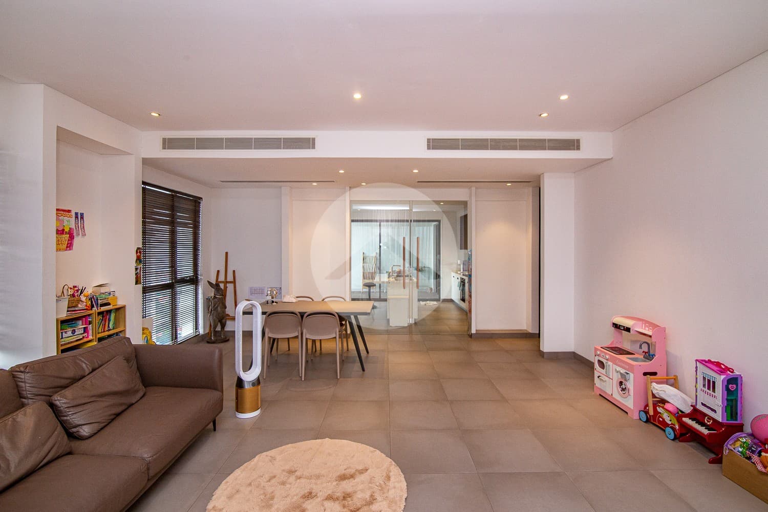 24th Floor Luxury 3 Bedroom For Sale - Embassy Central, Phnom Penh